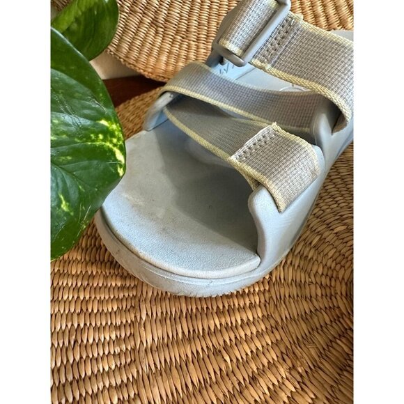 Chaco women’s size 8 sandal flats - Picture 4 of 12